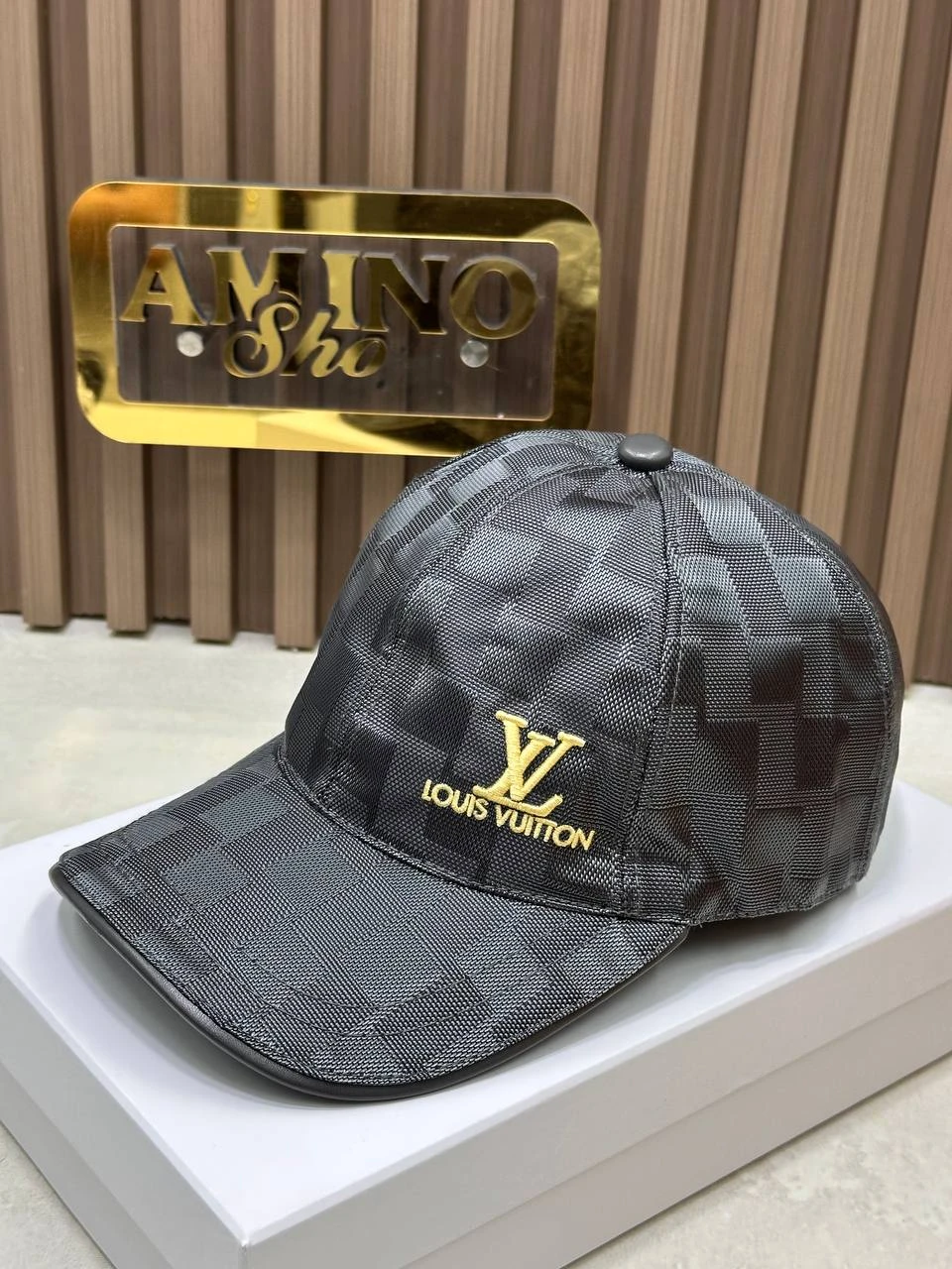 LV GREYY