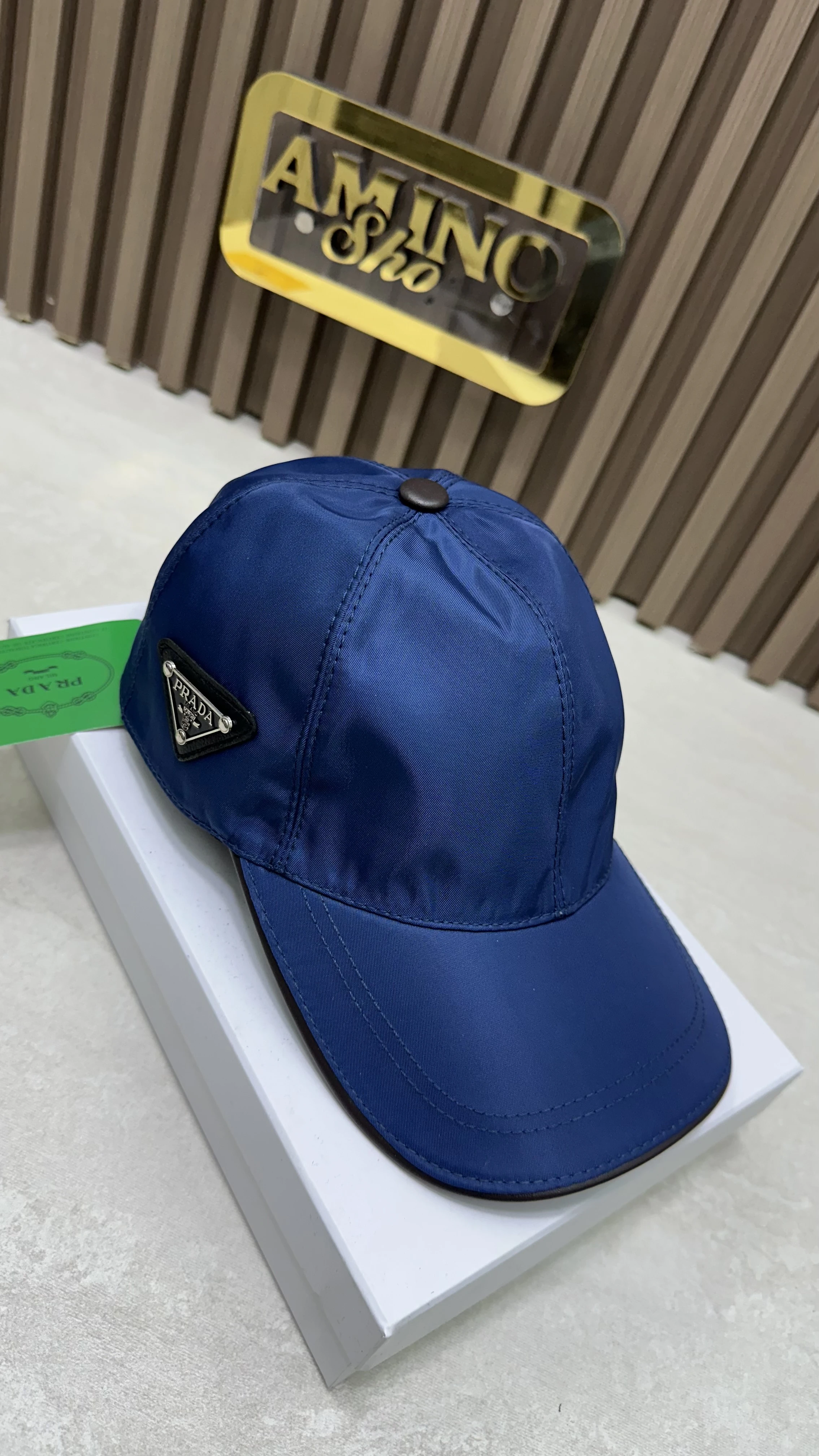 Prada bleu